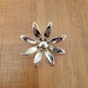 Unique Vintage Gold Tone 3D Flower Petals Brooch Pin See DescriptionSome rough